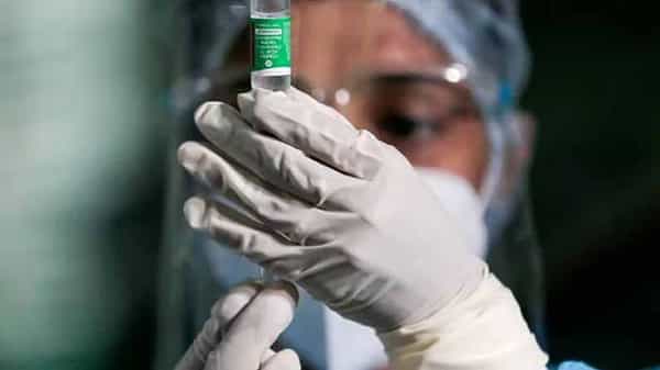 Covid-19 vaccination: తెలంగాణ ప్రభుత్వం కీలక నిర్ణయం.. విద్యా సంస్థల్లో100 శాతం వ్యాక్సినేషన్కు మార్గదర్శకాలు..