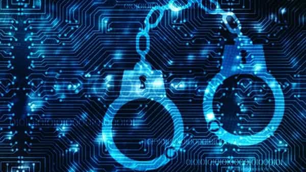 Cyber Crime: మందు బాబును బుక్ చేయబోయి అడ్డంగా బుక్కైన సైబర్ నేరగాళ్లు.. నిమిషాల గ్యాప్లో షాకింగ్ ట్విస్ట్ ఇచ్చిన పోలీసులు..