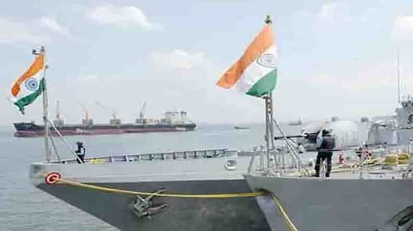 Indian Navy: ఆక్సిజన్ సరఫరాకు మేము సైతం అంటున్న భారత నేవీ.. ఆపరేషన్ సముద్ర సేతు - 2 ప్రారంభం