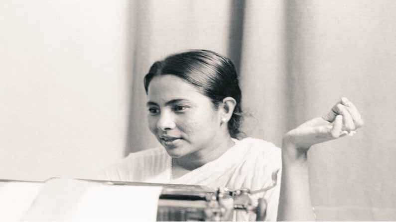 Mamata Banerjee Photo: సోషల్‌ మీడియాలో వైరల్‌ అవుతున్న 1980 నాటి మ‌మ‌తా బెన‌ర్జీ ఫొటో..