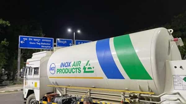 Oxygen Tankers: ఆపద కాలంలో స్నేహవారధిగా నిలిచిన సింగపూర్.. భారత్కు భారీ సాయం..
