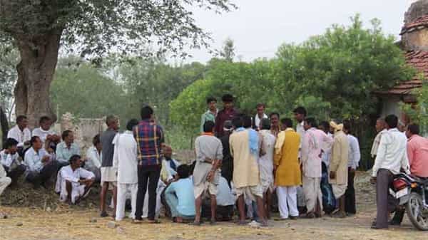 Caste Panchayat: రెండో పెళ్లి చేసుకున్నందుకు శిక్షగా మహిళపై ఉమ్మి వేస్తామన్న కుల పెద్దలు..పోలీసులను ఆశ్రయించిన బాధితురాలు!