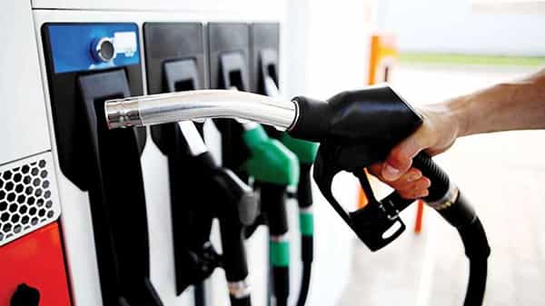 Petrol-Diesel Price Today: వాహనదారులకు షాక్.. మళ్లీ పెరిగిన పెట్రోల్, డీజిల్ ధరలు.. ఇవాళ ఇంధన ధరలు పెరిగాయంటే..