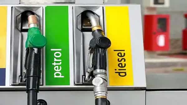 Petrol Diesel Price: పెట్రోల్ రూట్లోనే డీజిల్.. తెలుగులో రాష్ట్రాల్లో భగ్గుమంటోన్న ఇందన ధరలు..
