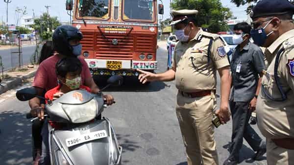 Lockdown: లాక్డౌన్ సమయంలో రోడ్ల మీదకు వస్తే కఠిన చర్యలు.. ప్రజలు సహకారం అందించాలన్న సీపీ మహేష్ భగవత్
