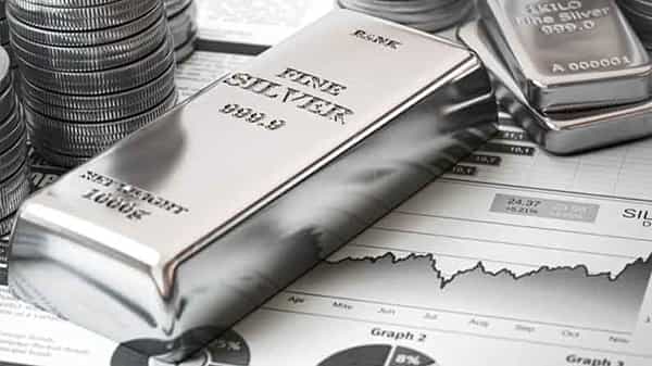 Silver Price Today: తగ్గిన వెండి ధరలు.. రికార్డు స్థాయి నుంచి రూ. 11 వేల వరకు పతనమైన సిల్వర్ రేటు