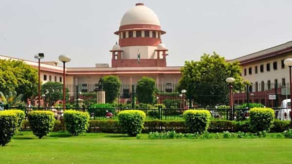 Supreme Court Of India: మరాఠా రిజర్వేషన్లపై సుప్రీం కోర్టు సంచలన తీర్పు.. ఆ రిజర్వేషన్లు చట్టవిరుద్ధం అంటూ..