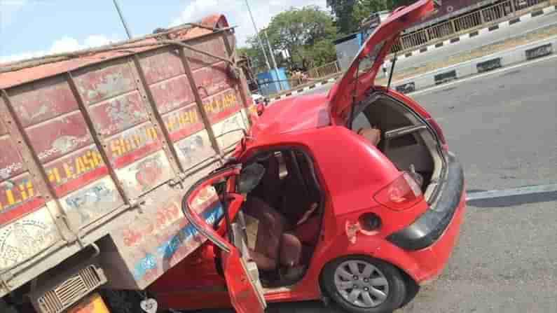 Road Accident: సూర్య‌పేట‌లో ఘోర రోడ్డు ప్ర‌మాదం.. ఆగివున్న కారును ఢీకొట్టిన కారు.. అక్క‌డిక్క‌డే..