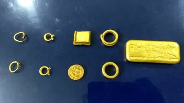 Hidden Treasure: పాత ఇంటిని కూలకొట్టిన యజమాని.. అంతలో బయటపడిన పురాతన పెట్టె.. ఓపెన్ చేసి చూడగా షాకింగ్..