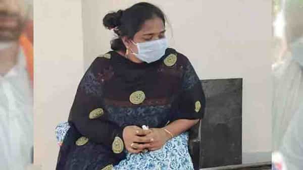 ACB Catches GHMC DE: ఏసీబీ సోదాల్లో బయటపడ్డ బంగారం, నగదు.. అధికారుల అదుపులో లంచగొండి జీహెచ్ఎంసీ అధికారిణి..!
