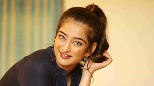 Akshara Haasan: గ్లామర్ హద్దులు చెరిపేసిన అక్షర హాసన్.. తాజా ఫోటో షూట్ తో కుర్రాళ్ల గుండెల్లో సెగలు