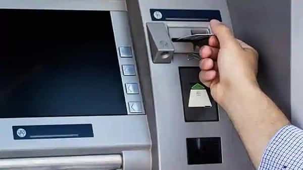 ATM: ఇండియా వన్ ఏటీఎమ్లో రూ. 100 ఎంటర్ చేస్తే రూ. 500.. ఎగబడ్డ ఖాతాదారులు.. కారణమేంటంటే..