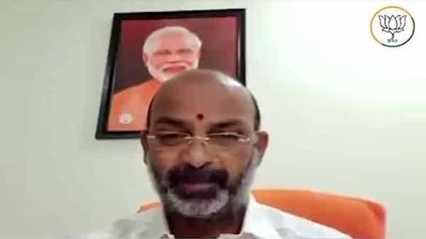 Bandi Sanjay : వడ్లు పండించిన రైతులను టీఆర్ఎస్ సర్కార్ నట్టేట ముంచింది : తెలంగాణ బీజేపీ అధ్యక్షుడు బండి సంజయ్