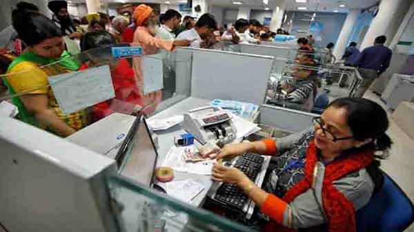 Bonus to Bank Employees: బ్యాంక్ ఉద్యోగులకు బంపర్ ఆఫర్.. పనితీరు ఆధారంగా బోనస్గా 15 రోజుల జీతం