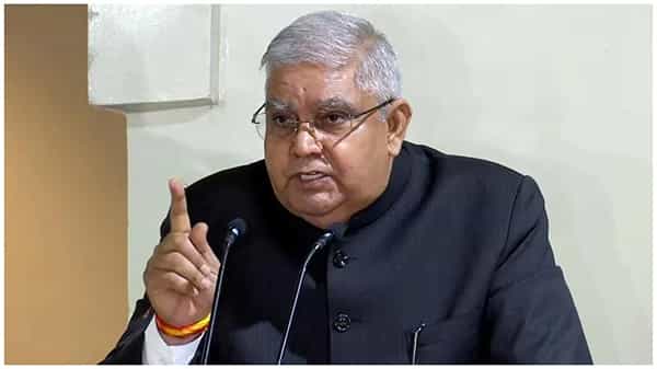 బెంగాల్ లో శాంతి భద్రతల పరిస్థితిపై గవర్నర్ ఆందోళన, డీజీపీ సహా ఉన్నతాధికారులకు పిలుపు
