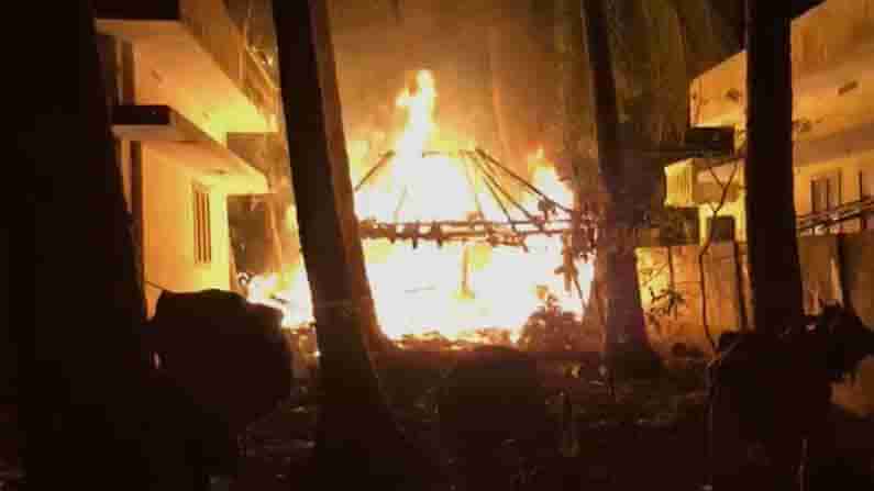 Cattle Shed Ablaze: మేడిచర్ల పాలెంలో దారుణం.. పశువులపాకకు నిప్పు పెట్టిన తోటికోడళ్లు..