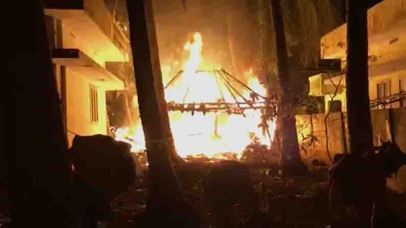 Cattle Shed Ablaze: మేడిచర్ల పాలెంలో దారుణం.. పశువులపాకకు నిప్పు పెట్టిన తోటికోడళ్లు..