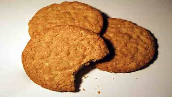Expiry Biscuits: బిస్కెట్లు తిన్న ఇద్దరు చిన్నారులకు అస్వస్థత.. తీరా విషయం తెలిసి తల్లిదండ్రులు షాక్..!