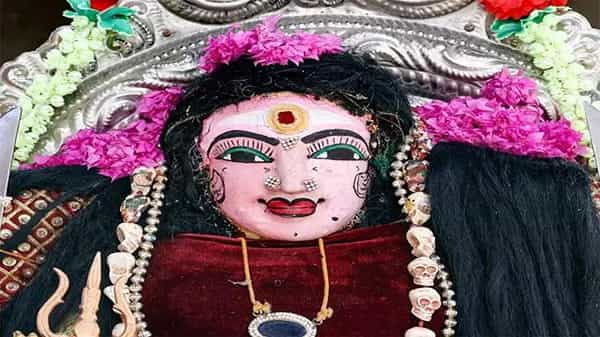 కోయంబత్తూరులో కరోనా దేవి విగ్రహం.. అచ్చం ఆ నటి మాదిరిగానే ఉందంటున్న నెటిజన్స్.. మీమ్స్ హల్చల్..