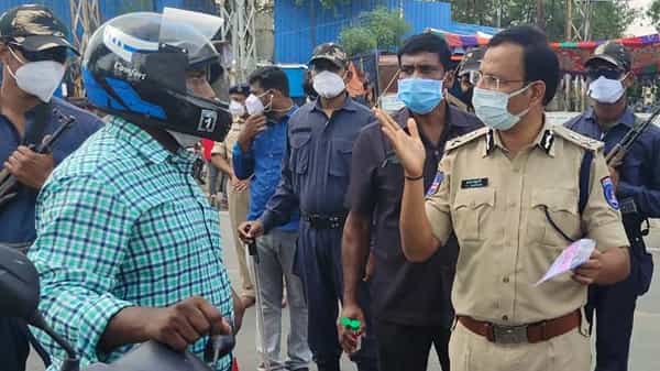 Telangana Lockdown: నిబంధనలు పాటించాల్సిందే.. లాక్డౌన్లో బయటకు వస్తే కఠిన చర్యలు.. సీపీ సజ్జనార్