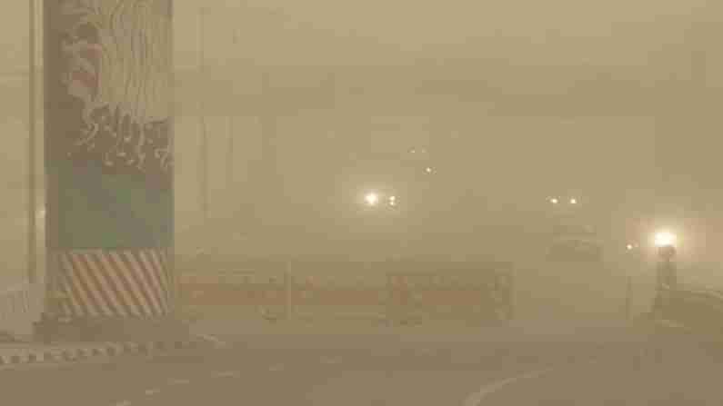 Dust Storm: అసలు ఢిల్లీ మహా నగరానికి ఏమయింది... ఓ వైపు దుమ్ము, మరో వైపు ధూళి..