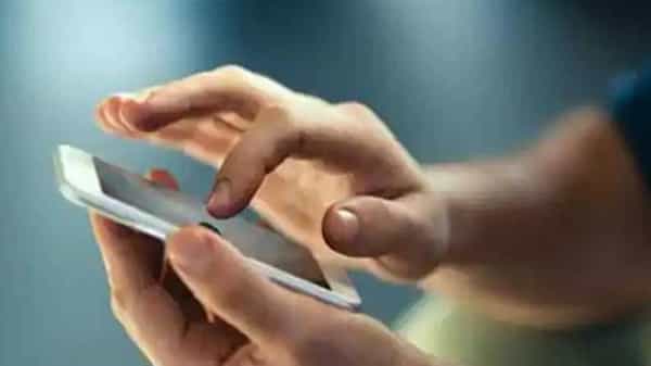 Fake Cowin Apps: వ్యాక్సీన్ కోసం రిజిస్ట్రేషన్ చేసుకోండంటూ ఫోన్లకు మెసేజ్లు.. ఓపెన్ చేశారో అంతే సంగతలు..