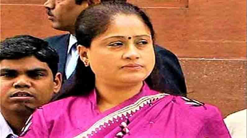 Vijayashanthi : ఈటల ఎమ్మెల్యే పదవికి కూడా రాజీనామా చేసి బీజేపీలోకి వెళతానంటే ఎందుకంత హైరానా? : విజయశాంతి