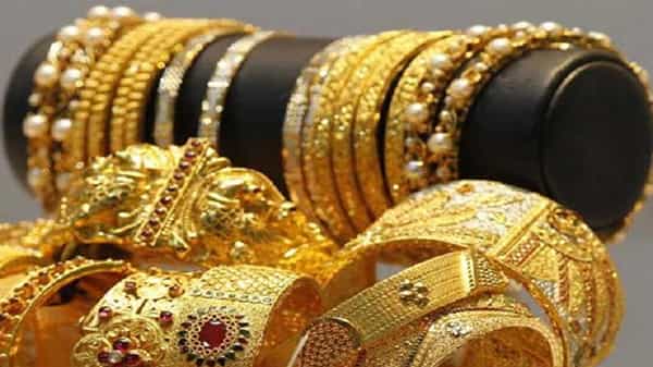 Gold Price Today: పసిడి ప్రియులకు శుభవార్త.. దిగొచ్చిన బంగారం ధరలు.. ఈరోజు గోల్డ్ రేట్స్ ఎలా ఉన్నాయంటే..