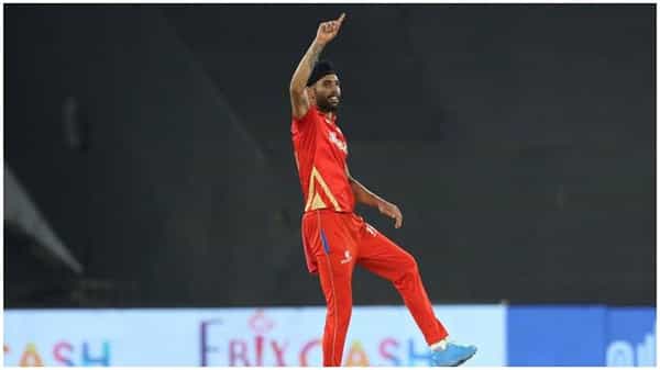 IPL 2021: కోహ్లీ, మ్యాక్స్ వెల్.. ఆ వెంటనే డివిలియర్స్.. ఏడు బంతుల్లో కథ అడ్డం తిరిగింది.. ఇంతకీ ఎవరా బౌలర్.?