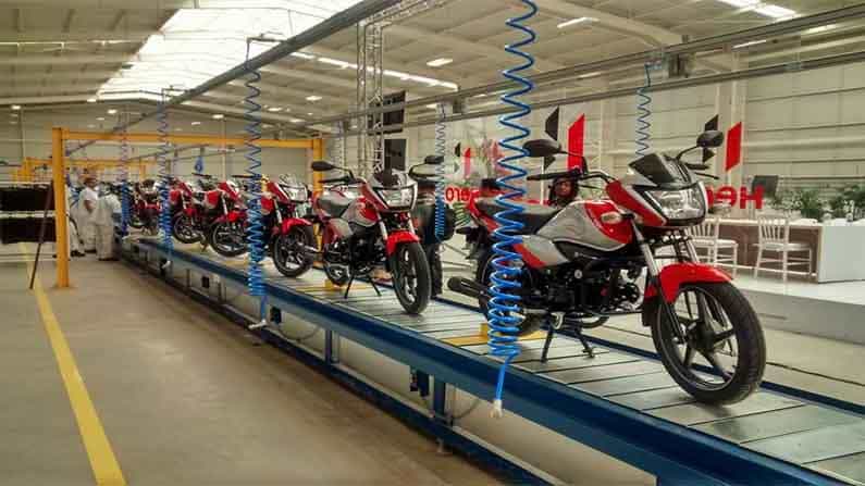 Hero MotoCorp: హీరో మోటోకార్ప్ మరో రెండు రోజుల్లో తన ఉత్పత్తులను ప్రారంభించేందుకు సిద్ధమవుతోంది. హర్యానా, ఉత్తరాఖండ్కు చెందిన మూడు ప్లాంట్లు మే 17 నుంచి ప్రారంభం కానున్నాయి. ఈ ప్లాంట్లు లాక్డౌన్ నేపథ్యంలో గత నెల 22 నుంచి మూసివేసి ఉన్నాయి.