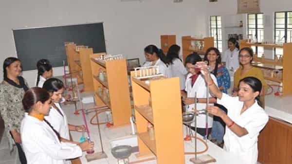 TS Inter Practical Exam: మరోసారి వాయిదా పడ్డ తెలంగాణ ఇంటర్ ప్రాక్టికల్ పరీక్షలు.. తదుపరి తేదీలను త్వరలోనే..