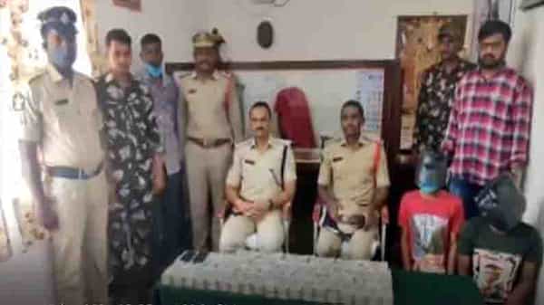 Thieves Arrest: పగలు సెంట్రింగ్ పని.. రాత్రి ఇళ్లకు కన్నాలు.. సొమ్ముతో సొంతూళ్ల చెక్కేస్తుండగా ఆటకట్టు.. అంతర్రాష్ట్ర దొంగల అరెస్ట్
