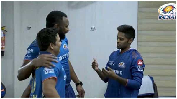 డేంజర్ బ్యాట్స్మెన్..? డ్రెస్సింగ్ రూంలో ఏమంటున్నాడో తెలుసా..! వైరల్ అవుతున్న వీడియో..!