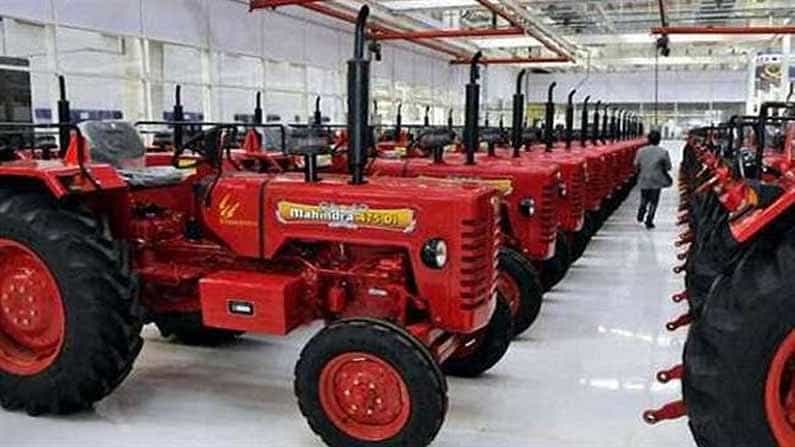 2021 మే నెలలో ట్రాక్టర్లను కొనుగోలు చేసిన వారికి లక్ష రూపాయల వరకు కవరేజీ ఉండే విధంగా హెల్త్ ఇన్సూరెన్స్ చేస్తోంది. మెడిక్లెయిమ్ పాలసీ ద్వారా ఈ ఇన్సూరెన్స్ అందించనుందని కంపెనీ తెలిపింది. అంతే కాదు ప్రీ అఫ్రూవ్డ్ లోన్లను కూడా ఇస్తామని తెలిపింది. ఈ కొత్త పాలసీతో కంపెనీ కస్టమర్లను, వారి కుటుంబాలను కరోనా నుంచి కాపాడుతామని మహీంద్రా కంపెనీ తన స్టేట్మెంట్లో వెల్లడించింది.