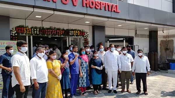 Free Covid treatment : షాపూర్ నగర్ మల్లారెడ్డి కొవిడ్ కేర్ సెంటర్లో ఉచిత వైద్య, ఆహార, మందుల సేవలు