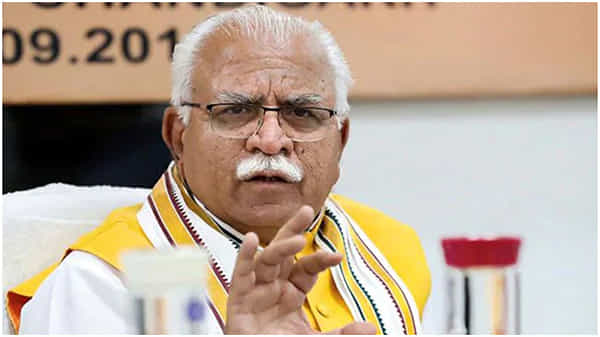 వ్యాక్సిన్ పై రాజకీయాలు చేస్తున్న ఢిల్లీ ముఖ్యమంత్రి అరవింద్ కేజ్రీవాల్, ...హర్యానా సీఎం మనోహర్ లాల్ ఖట్టర్ మండిపాటు