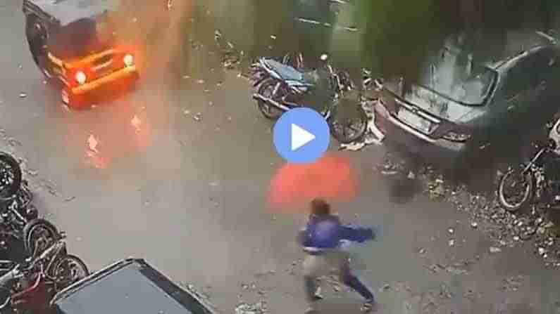 Mumbai Rains: ఆమెకు ఇంకా భూమి మీద నూకలు ఉన్నాయి.. వామ్మో రెప్పపాటులో తప్పించుకుంది.. ఎలానో చూడండి..