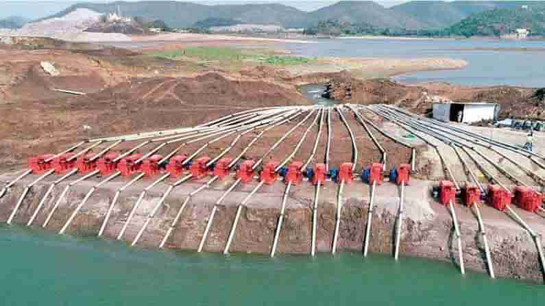 Polavaram Project: స్పిల్‌వే ద్వారా వరదనీరు మళ్లింపు పూర్తి.. మేఘా ఇంజనీరింగ్ ఆధ్వర్యంలో శరవేగంగా పోలవరం ప్రాజెక్టు వర్క్స్