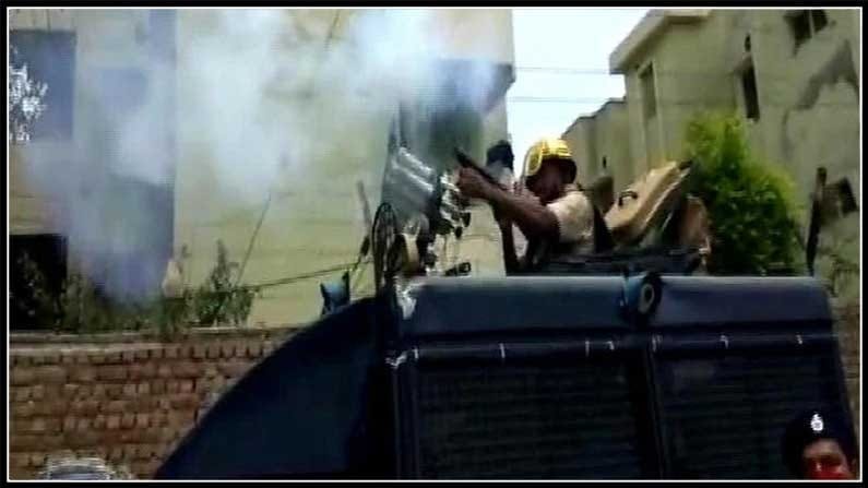 farmers protest in haryana సీఎం ఖట్టర్ డౌన్, డౌన్, హర్యానాలో రైతులపై పోలీసుల లాఠీఛార్జ్, బాష్పవాయు ప్రయోగం, పలువురికి గాయాలు