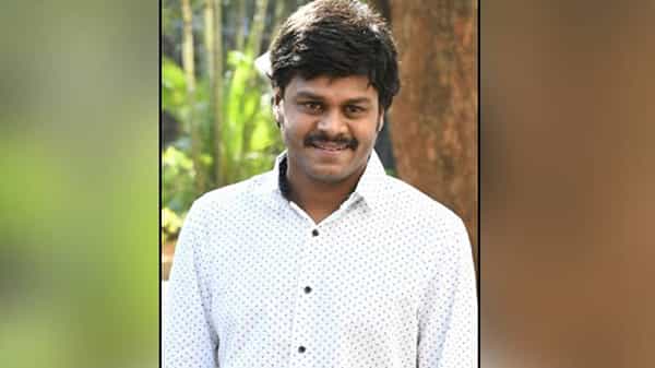Sapthagiri: మంచి మనసు చాటుకున్న సప్తగిరి.. ఆపదలో ఉన్న దర్శకుడికి అండగా...