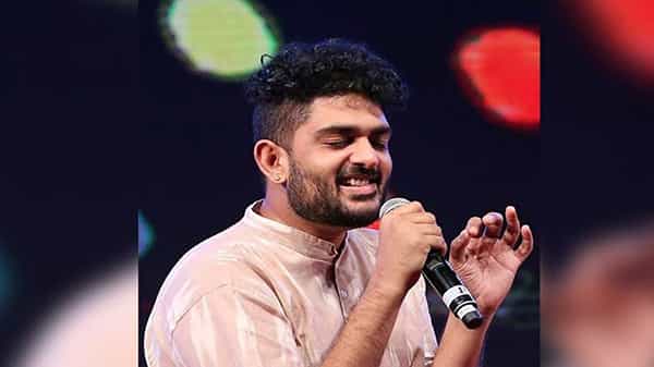 మధురమైన గాత్రం.. గమ్మత్తైన గమకాలతో పాటకు ప్రాణం పోస్తాడు.. మ్యూజిక్ లవర్స్కు మోస్ట్ వాంటెడ్ సింగర్గా సిధ్ శ్రీరామ్