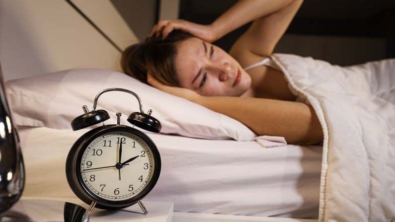 Sleep Techniques: నిద్ర‌లేమితో స‌త‌మ‌త‌మ‌వుతున్నారా.? అయితే ఈ సింపుల్ టెక్నిక్స్‌ను ఫాలో అవ్వండి.. స‌మ‌స్య నుంచి..