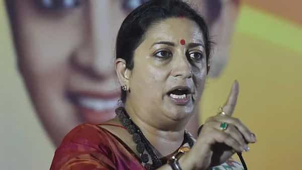 అనాథ పిల్లలను చట్టవిరుద్ధంగా దత్తత తీసుకోకుడదు.. అలాంటి పిల్లల గురించి పోలీసులకు చెప్పండి.. కేంద్ర మంత్రి..