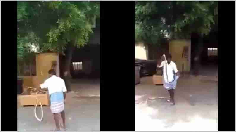 Viral Video: భారీ నాగుపాముతో ఫన్నీ గేమ్.. పంచెలో చుట్టుకుని.. గగుర్పొడిచే వీడియో..