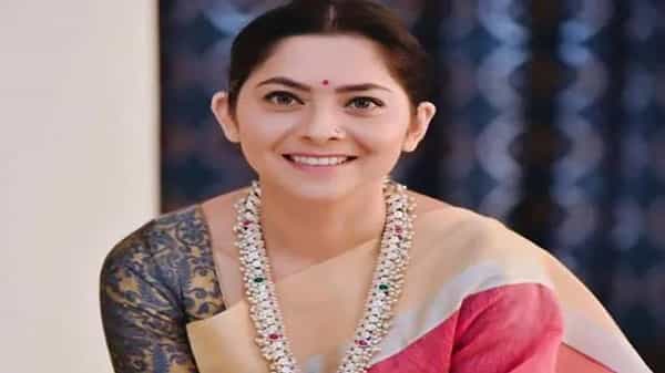 నటి ఇంట్లోకి చొరబడిన ఆగంతకుడు.. ఆమె తండ్రిపై కత్తితో దాడి.. చివరకు పోలీసుల ఎంట్రీ..