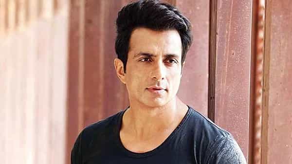 Sonu Sood: యాంకర్ వింధ్యా విశాఖను ప్రశంసించిన సోనూసూద్.. ఎందుకో తెలుసా..?