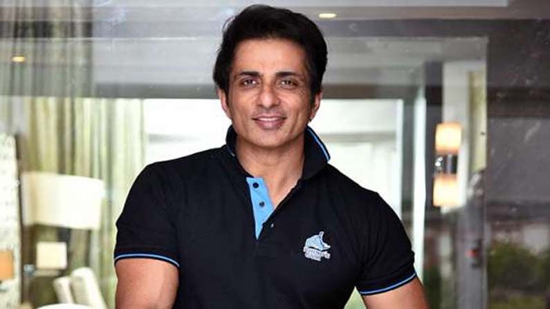 sonu sood: పాన్ ఇండియా మూవీలో హీరోగా సోనూసూద్.. డైరెక్ట్ చేయబోతున్న టాలీవుడ్ డైనమిక్ డైరెక్టర్...