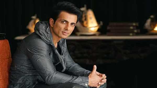 Sonu Sood: సాయం చేయాలని వేడుకున్న టాలీవుడ్ డైరెక్టర్.. 24 గంటల్లోనే హెల్ప్ చేసిన సోనూసూద్..