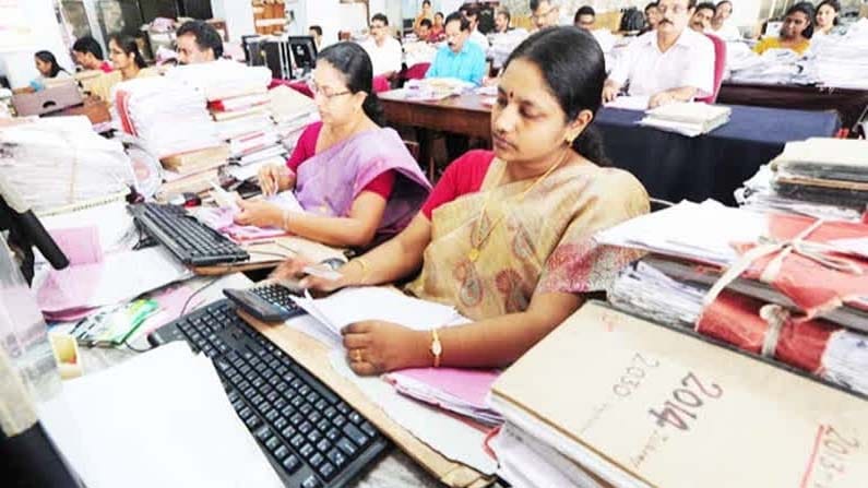 Telangana PRC: తెలంగాణ ప్రభుత్వ ఉద్యోగులకు బ్యాడ్ న్యూస్.. ఈ నెల కూడా పీఆర్సీ అమల్లోకి వచ్చేలా లేదు.?