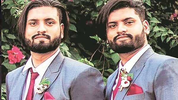 కరోనా కన్నీళ్లకు విముక్తి ఎప్పుడు.. రోజు వ్యవధిలో కన్నుమూసిన కవలలు.. ఆ కుటుంబంలో తీవ్ర విషాదం